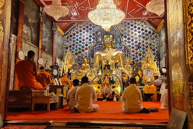 A must: Serene Sunrise, temple at dawn to beat the crowd & Alms to monks - Who should book this dawn tour?