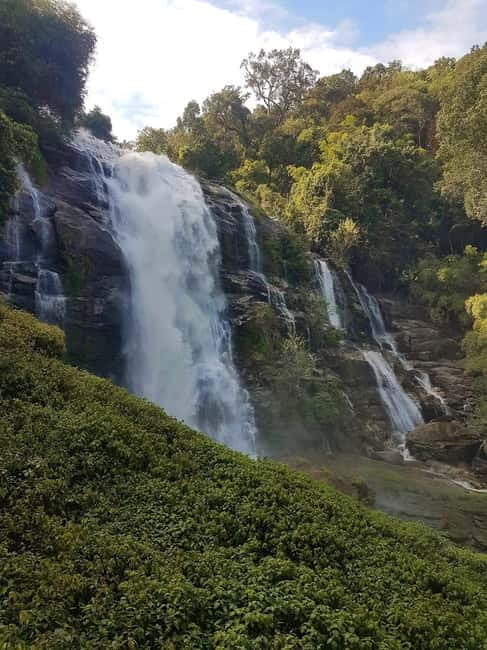 Chang Mai: Doi Inthanon Day Tour w/Waterfalls & Hilltribes - The King’s and Queen’s Pagodas