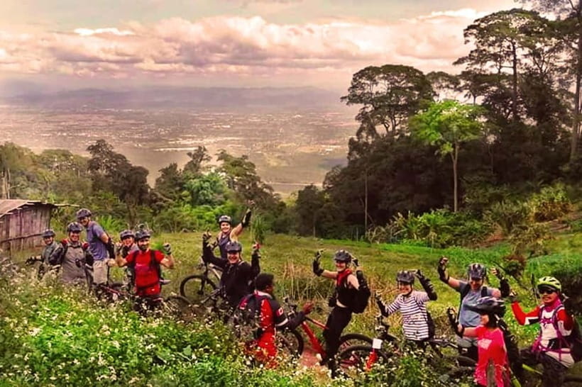 Chiang Mai: 20km Downhill Mountain Biking Challenge Suthep M - Pickup, bike fitting, and the trip up the mountain
