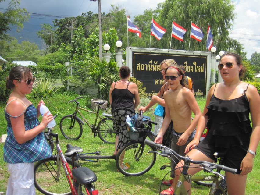 Chiang Mai: 24 km Leisure Cycling & swim Lake Huay Tueng Tao - Pickup and the short ride to the bike shop