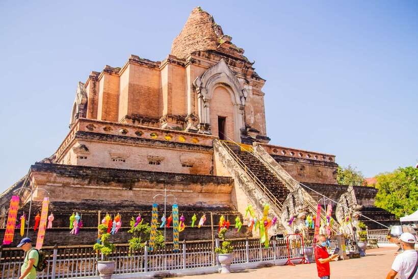 Chiang Mai: 3 Hour Old City and Temples Guided Walking Tour - Dress rules and temple manners