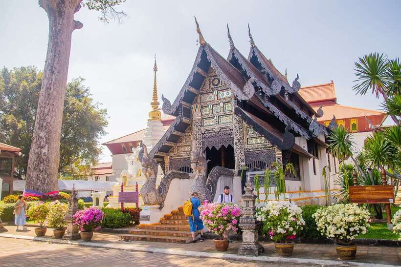 Chiang Mai: 3 Hour Old City and Temples Guided Walking Tour - Who should book this walking tour?