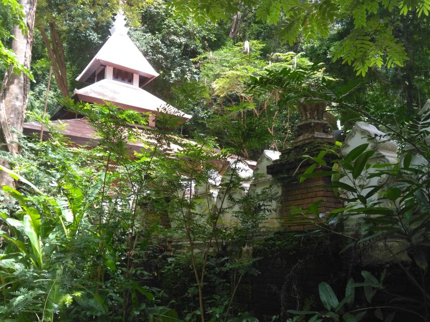 Chiang Mai: 7-Hour Doi Suthep National Park Summit Hiking - A final temple stop before Chiang Mai