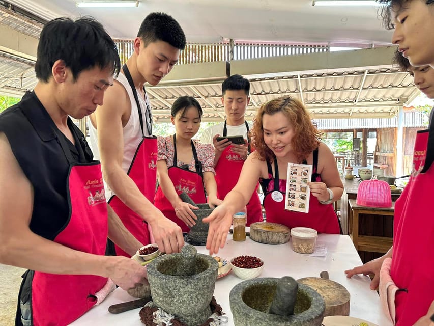 Chiang Mai: Asia Scenic Thai Cooking School - A Thai cooking class that begins at the market