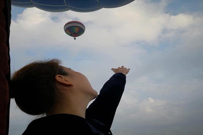 Chiang Mai Balloon Adventure: Classic Basket Balloon Ride - Breakfast, champagne, and the return to town