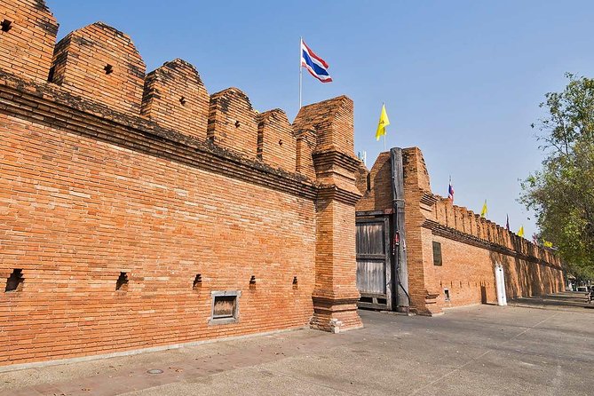 Chiang Mai Best City Tour with Doi Suthep, Pha Lat & Chedi Luang - Guides can make or break the pace