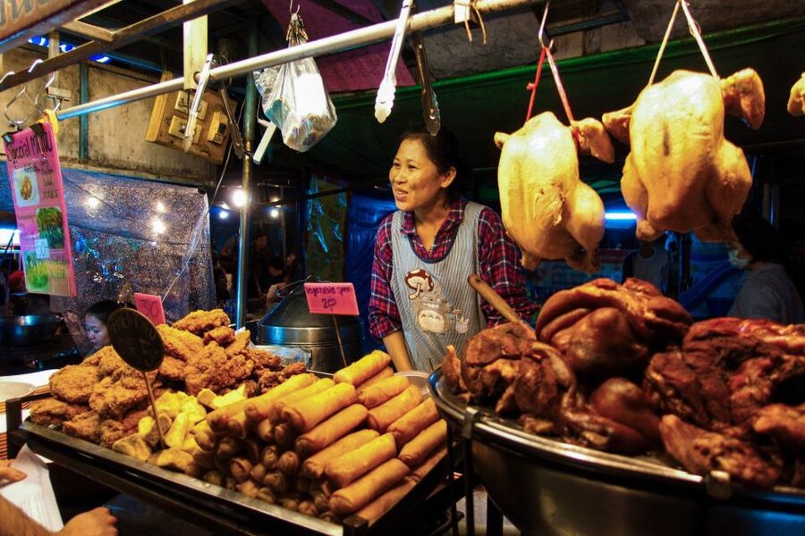 Chiang Mai: Chiang Mai Bar Hopping Guided Night Tour - One hour of live jazz at North Gate
