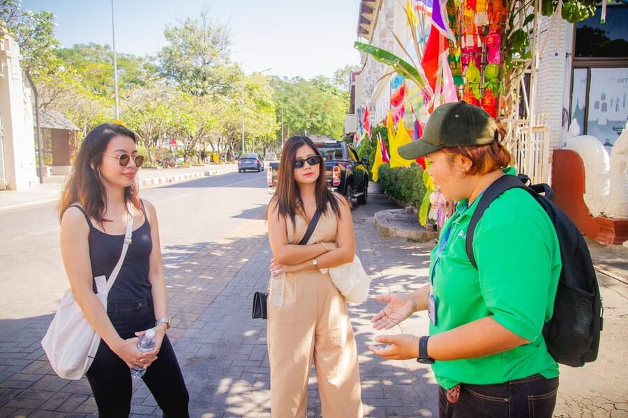 Chiang Mai: Chiang Mai Old City Twilight Walking Tour - The guide makes or breaks this experience