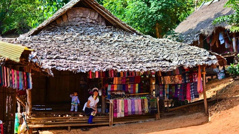 Chiang Mai: Chiang Rai Temples, Golden Triangle & Boat Tour - Wat Rong Suea Ten, the Blue Temple