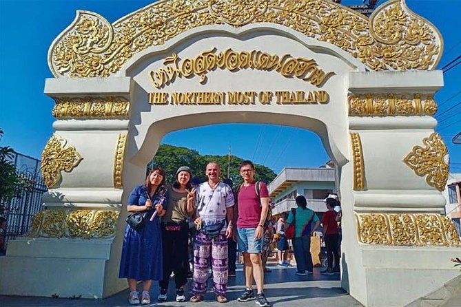 Chiang Mai-Chiang Rai:White+Black+Blue Temple+Golden Triangle+Boat Trip - Lunch and the realities of a packed schedule