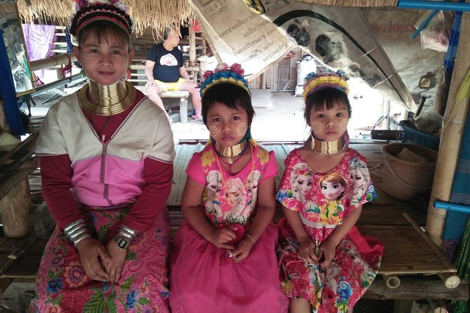 Chiang Mai-Chiang Rai:White-Black-Blue Temple-Golden Triangle-Keren-Boat Trip - Mae Khachan Hot Spring breaks up the morning drive