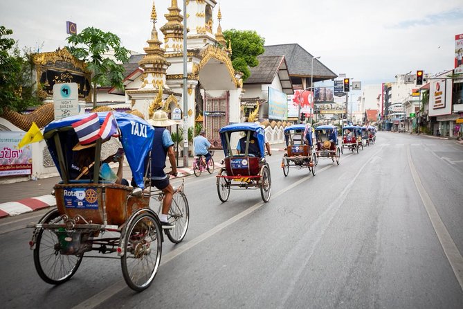 Chiang Mai City Life Style (Half day, No lunch) - Riding a Sam-Lor along Thapae Road