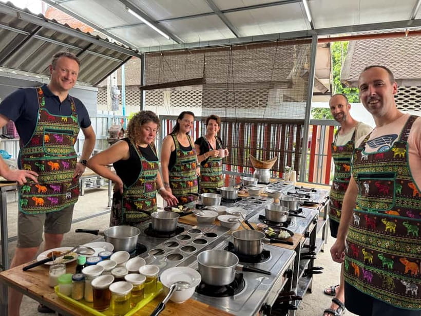 Chiang Mai: Cooking Class with Market and Pickup - What the cooking lesson is actually like
