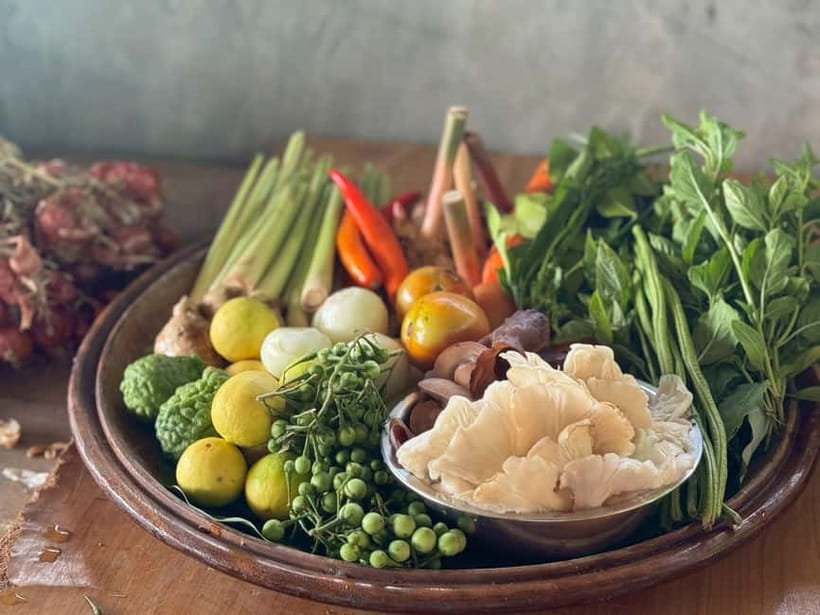 Chiang Mai: Cooking Class with Market and Pickup - A family-style kitchen with room to cook