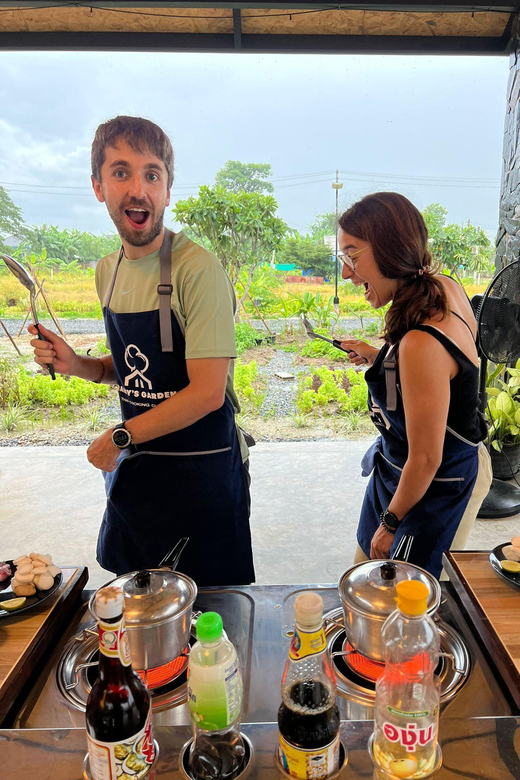 Chiang Mai Cooking Class - Choosing a five-dish Thai menu