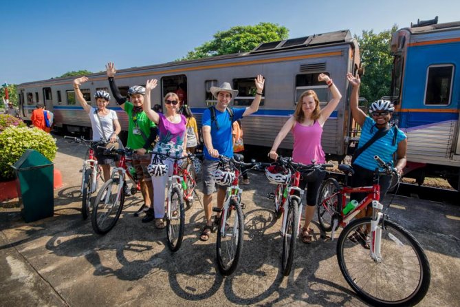 Chiang Mai Countryside Guided Bike Tour - A simple riverside lunch beside the Ping