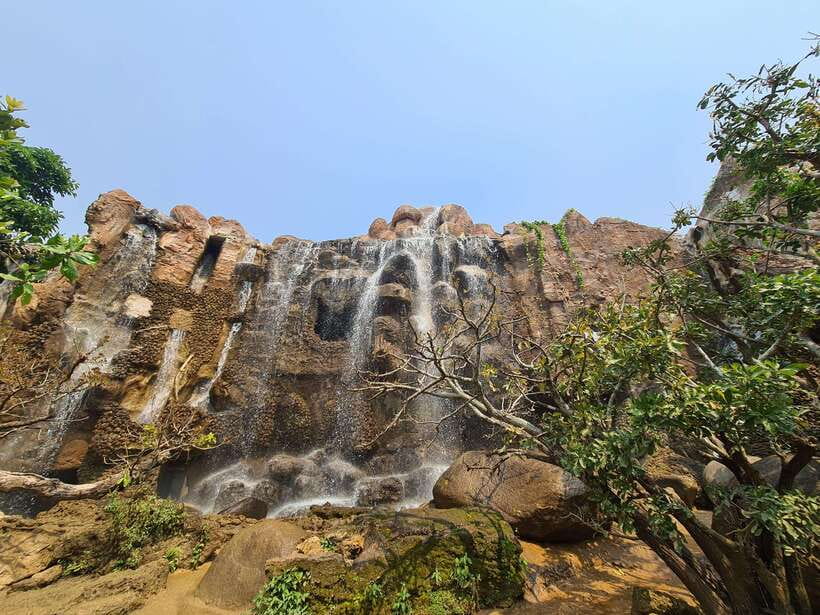 Chiang Mai: Dantewada Land of Angels & Sticky Waterfall Tour - Why the Sticky Waterfall deserves the headline