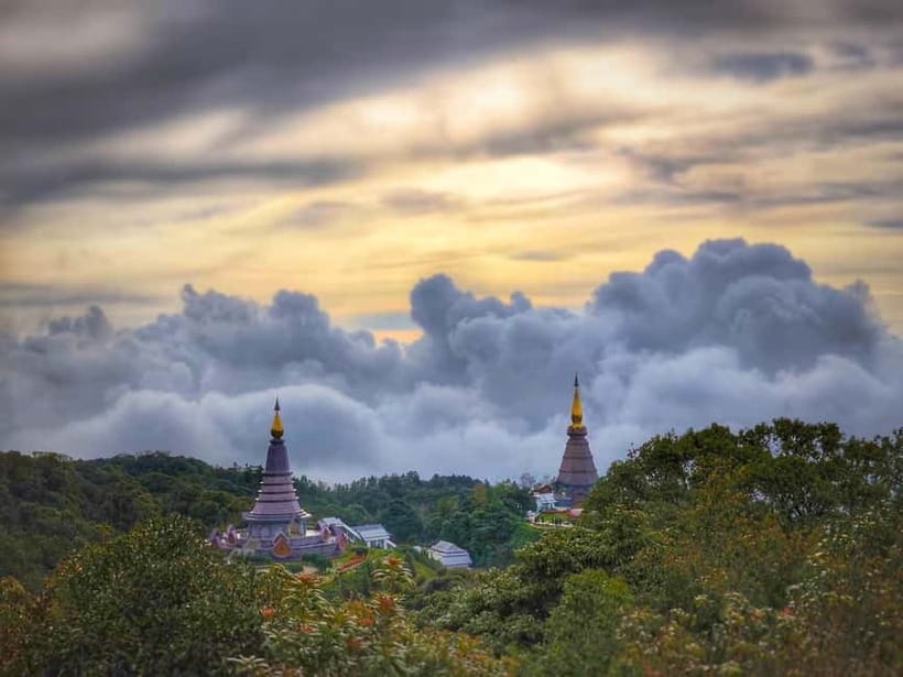 Chiang Mai: Doi Inthanon National Park and Kew Mae Pan Tour - Lunch, a Karen market, and the local side of the mountain