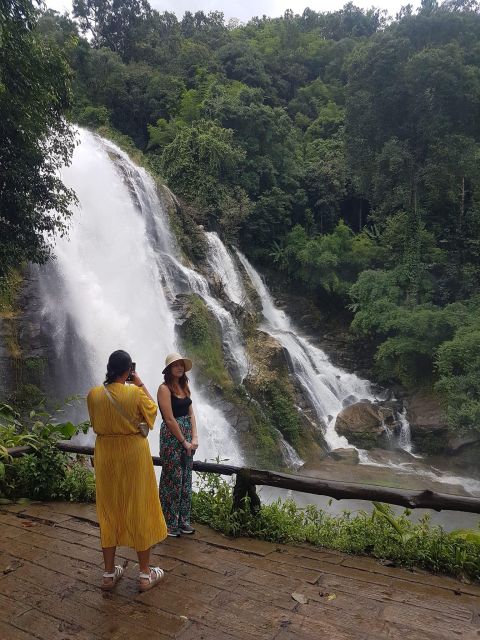 Chiang Mai: Doi Inthanon Park Day Trip with Kiw Mae Pan Hike - King and Queen Pagodas above the park