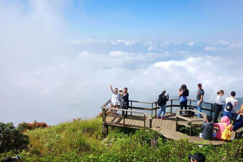 Chiang Mai: Doi Inthanon Park Tour & Kew Mae Pan Trail Hike - Wachirathan Waterfall and the first taste of the park