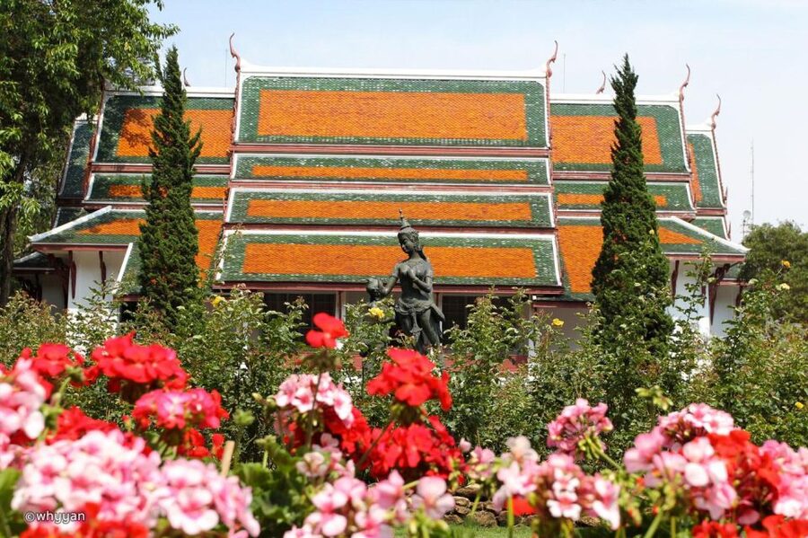 Chiang Mai: Doi Suthep and Hmong Village Half-Day Tour - Who should book this tour