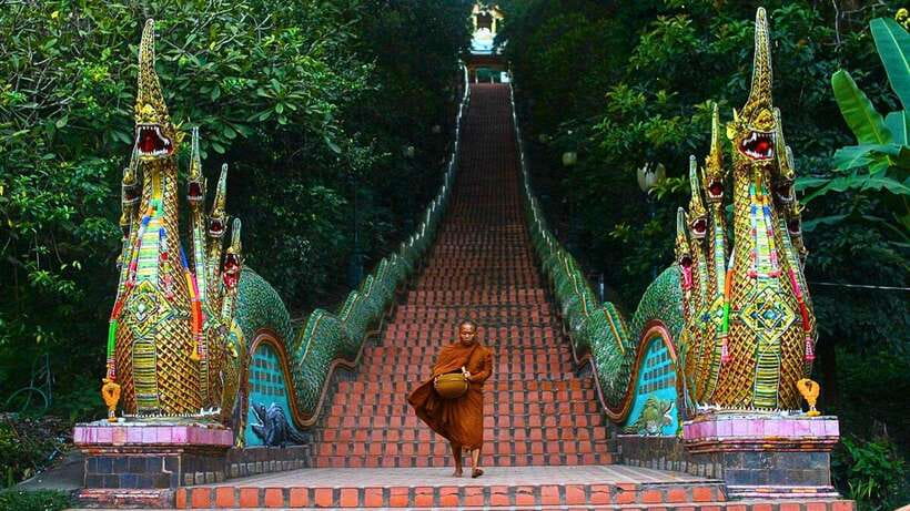 Chiang Mai: Doi Suthep and Wat Pha Lat Temple Evening Tour - Two Chiang Mai temples, two very different moods