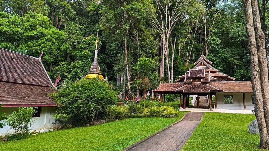 Chiang Mai: Doi Suthep and Wat Pha Lat Temple Evening Tour - What the $22 price really covers