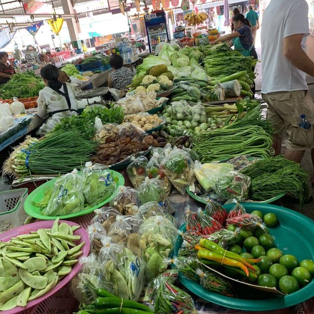 Chiang Mai: Evening Cooking Class and Local Market Visit - Choosing dishes at Galangal Cooking Studio