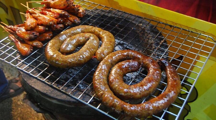 Chiang Mai: Evening Foodie Tour - Chang Puak Gate and the famous pork leg