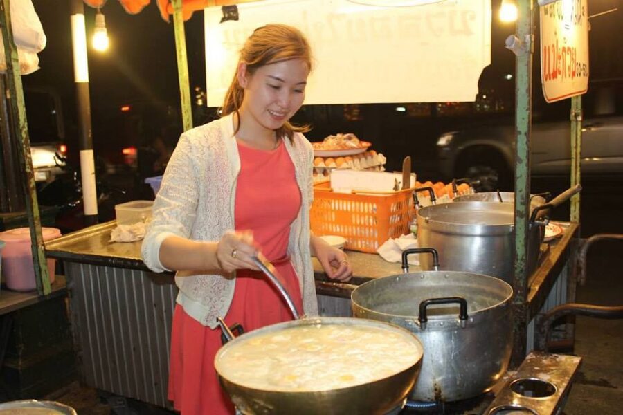 Chiang Mai: Evening Local Street Food Market Tour - Northern Thai dishes beyond the usual tourist menu