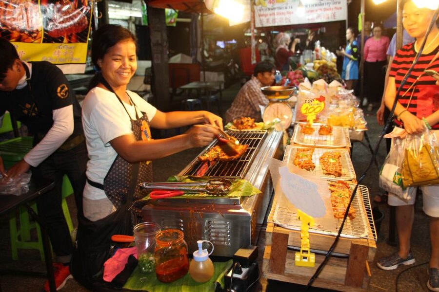 Chiang Mai: Evening Local Street Food Market Tour - The first market: learning how to order