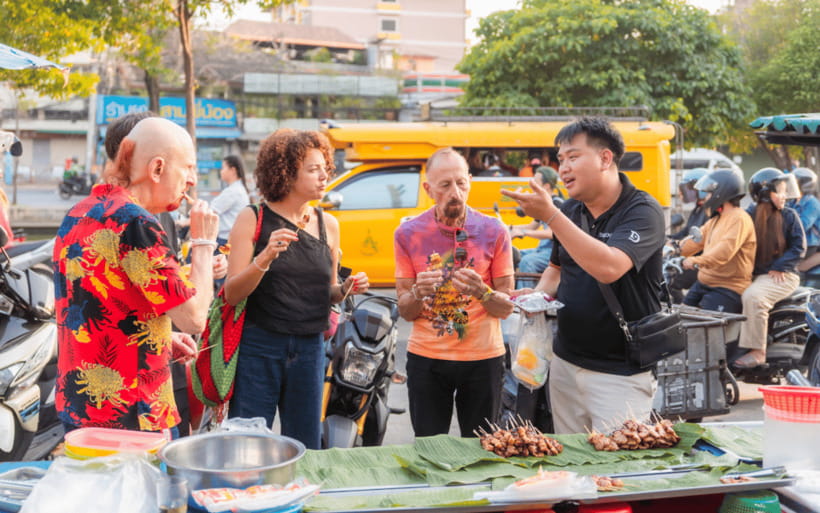 Chiang Mai: Evening Sightseeing and Local Food Guided Tour - Ending beside the Ping River