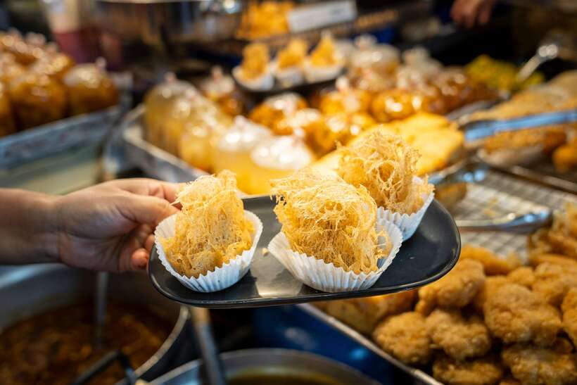 Chiang Mai: Evening Sightseeing and Local Food Guided Tour - Chiang Mai Gate Market starts the tasting
