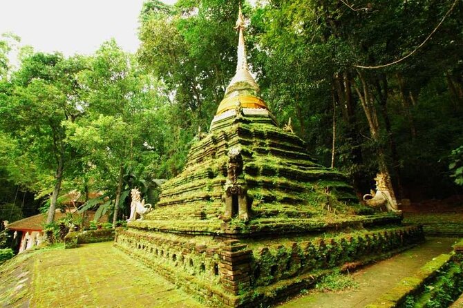 Chiang Mai: Evening Tour to Doi Suthep & Wat Pha Lat - Evening ceremonies and respectful temple time
