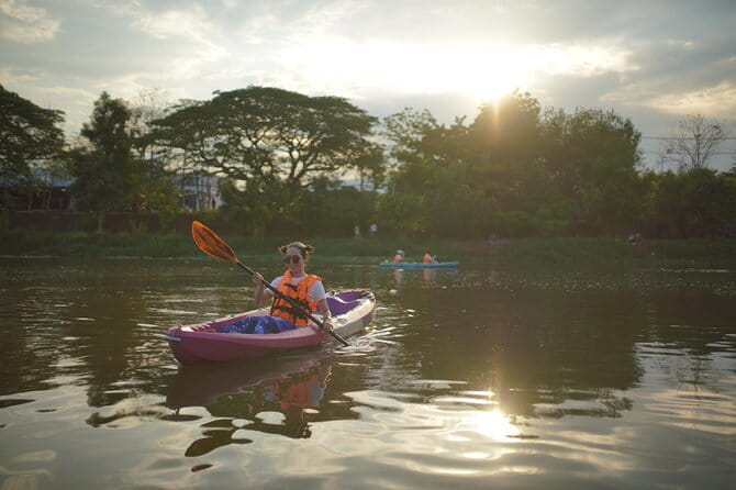 Chiang Mai: Explore Kayaking Through Mae Ping River on Sunset - Warorot Market from a different angle