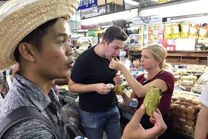 Chiang mai Foodies and Historic Walk - Meeting at the Three Kings Monument