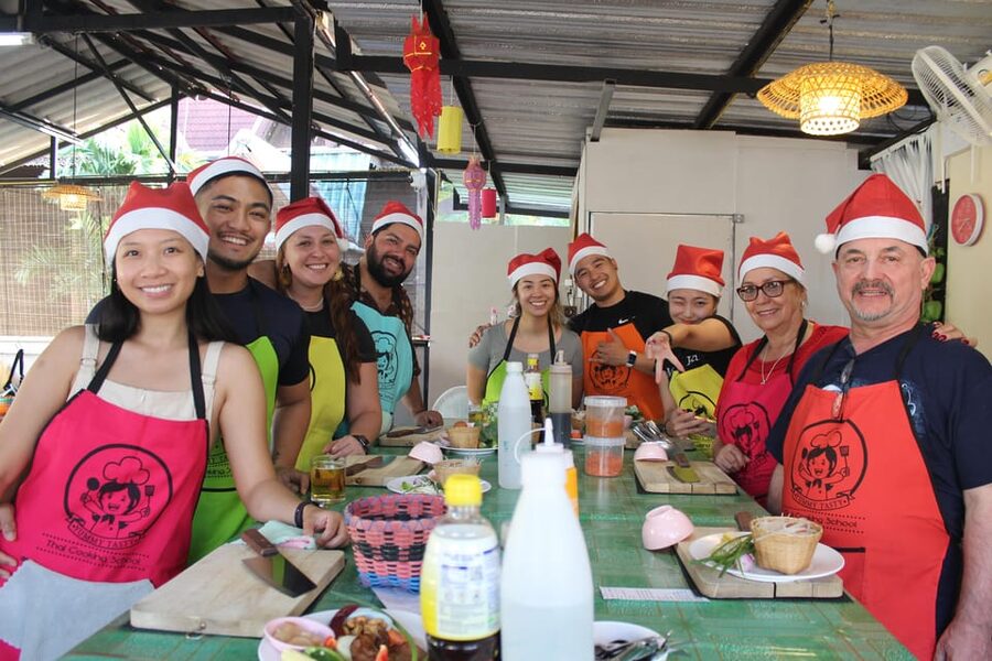 Chiang Mai: Half Day Evening Cooking Class with Market Tour - Cooking five dishes at your own station