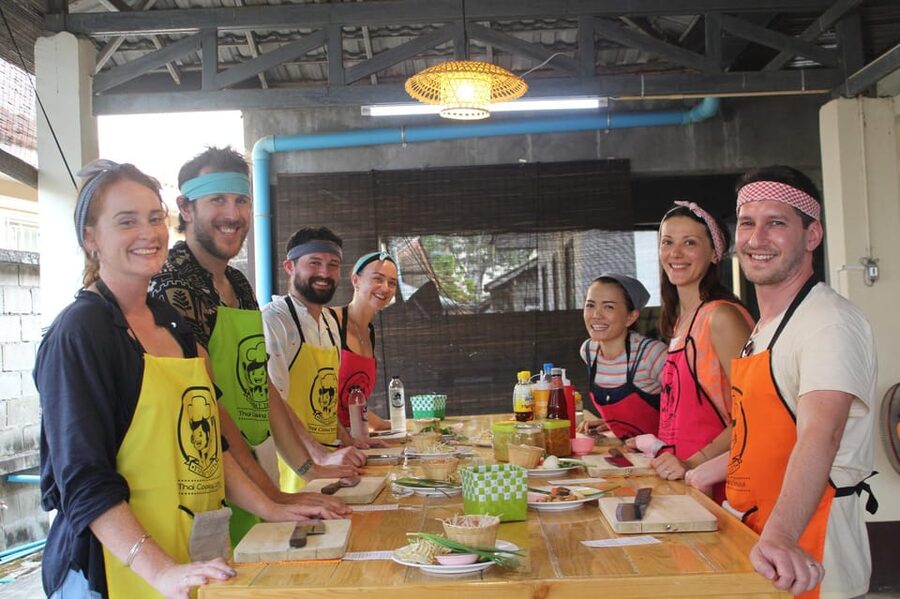 Chiang Mai: Half Day Evening Cooking Class with Market Tour - The instructors make the difference