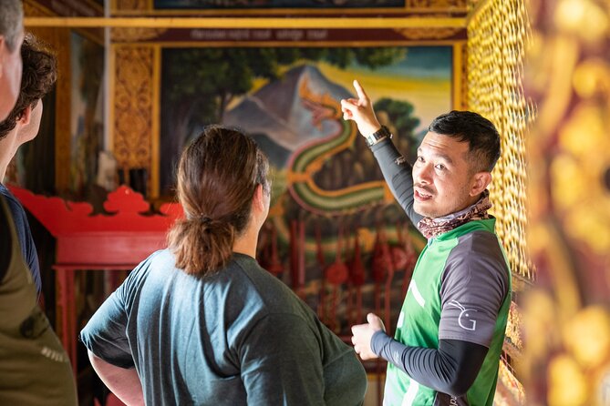 Chiang Mai: Historic Old City Bike Tour - Morning or Night - The market stop: fresh produce in the morning, street food at night