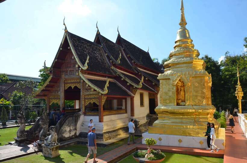 Chiang Mai: Historic Temples and City Guided Walking Tour - Wat Phra Singh and classic Lanna design
