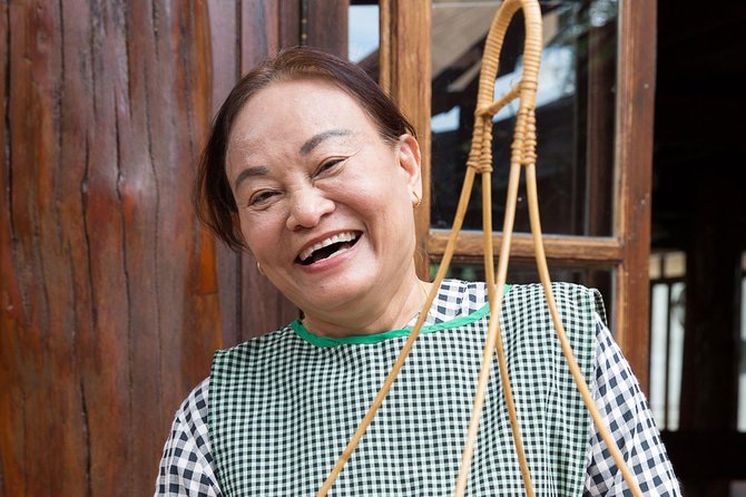 Chiang Mai Home Cooking Class with Garden Tour & Hotel Transfers - Eating at the family table