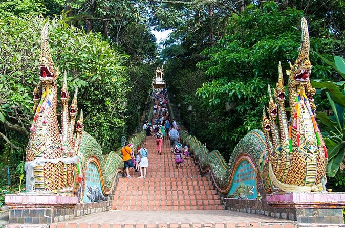 Chiang Mai Iconic Temples and City Tour - Temple clothing and practical preparation