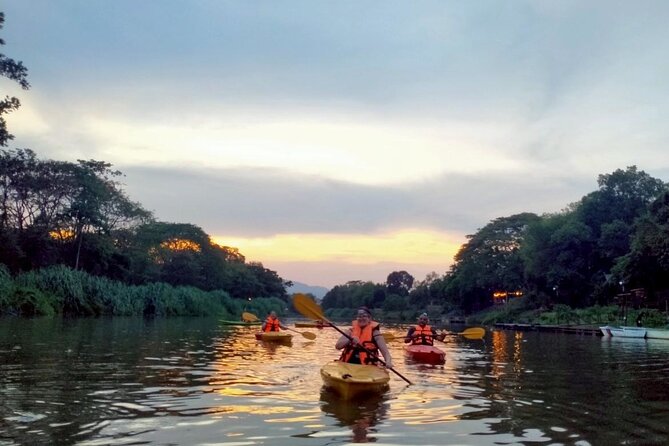 Chiang Mai: Kayak Under the Stars – 6 km to the Heart of the City - Starting at 6:00 pm beside the Ping River