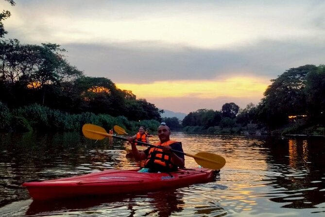 Chiang Mai: Kayak Under the Stars – 6 km to the Heart of the City - Who will enjoy this evening paddle