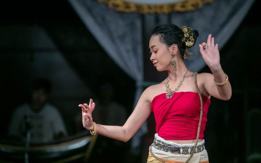 Chiang Mai: Khantoke Dinner with Traditional Performance - Set menu or buffet: which option suits you?