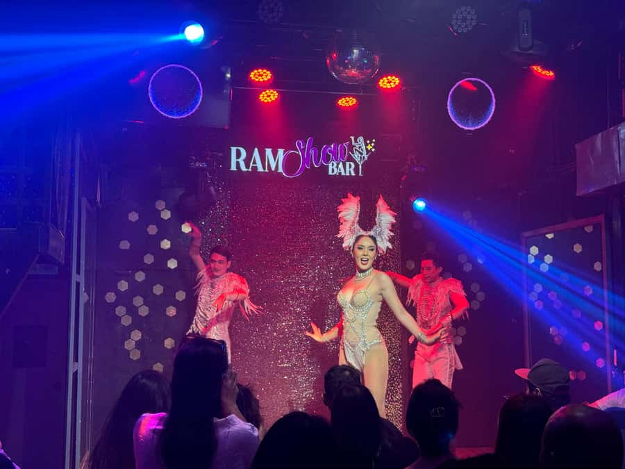 Chiang Mai: Ladyboy Cabaret Show with Dinner and Drinks - Who will enjoy this evening most?