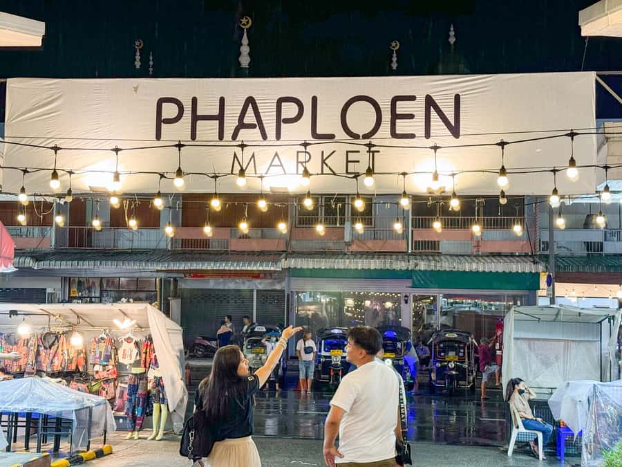 Chiang Mai: Ladyboy Cabaret Show with Dinner and Drinks - Practical planning for the evening