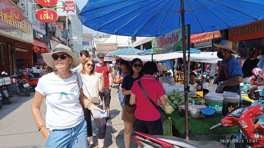 Chiang Mai: Local Food and Markets Guided Walking Tour - Ton Lamyai Flower Market and the city’s working rhythm