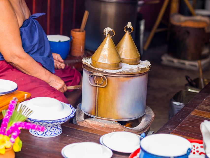 Chiang Mai: Local Food and Markets Guided Walking Tour - Pa thong ko at Go Neng
