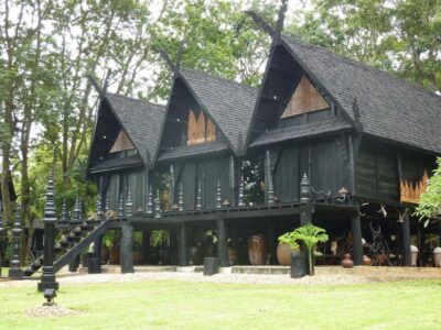 Long Neck Village & Chiang Rai’s Iconic Temples